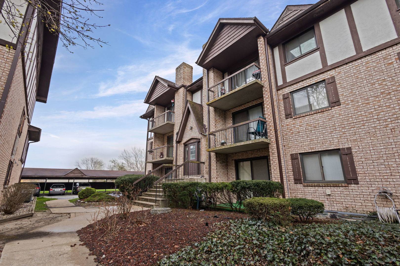 2815 Glenwood Lansing RD #205, Lynwood, IL 60411