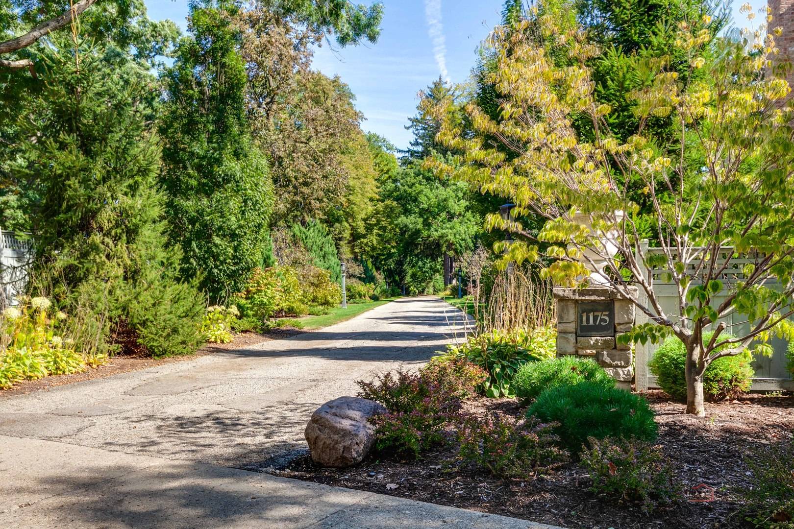 1175 Edgewood RD, Lake Forest, IL 60045