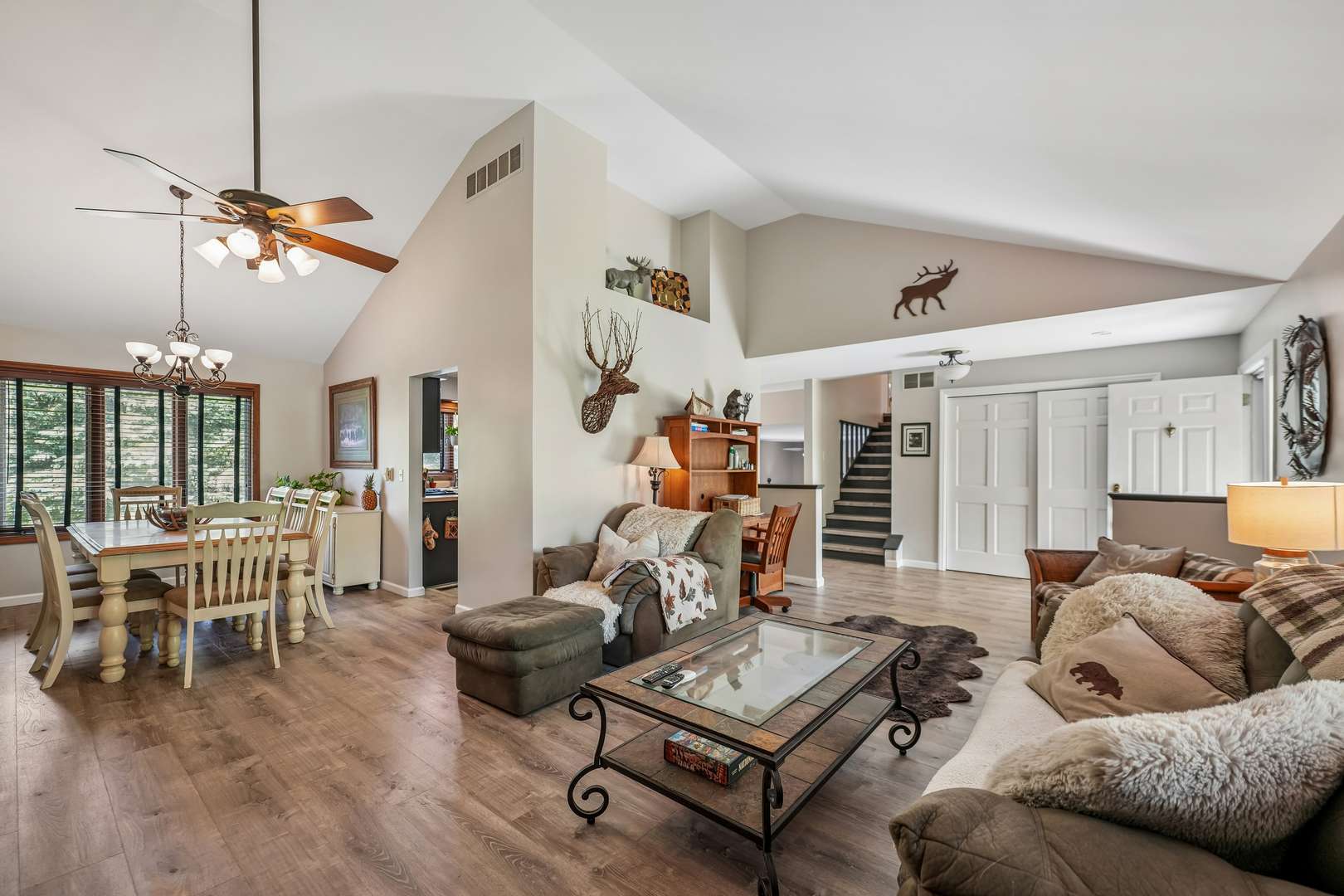 6 Crows Nest CT, Third Lake, IL 60030
