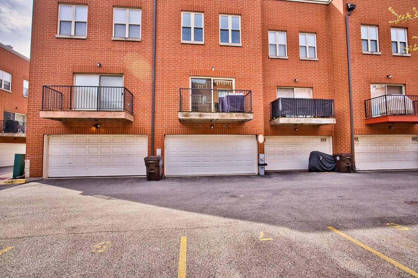 350 E Eastgate PL, Chicago, IL 60616