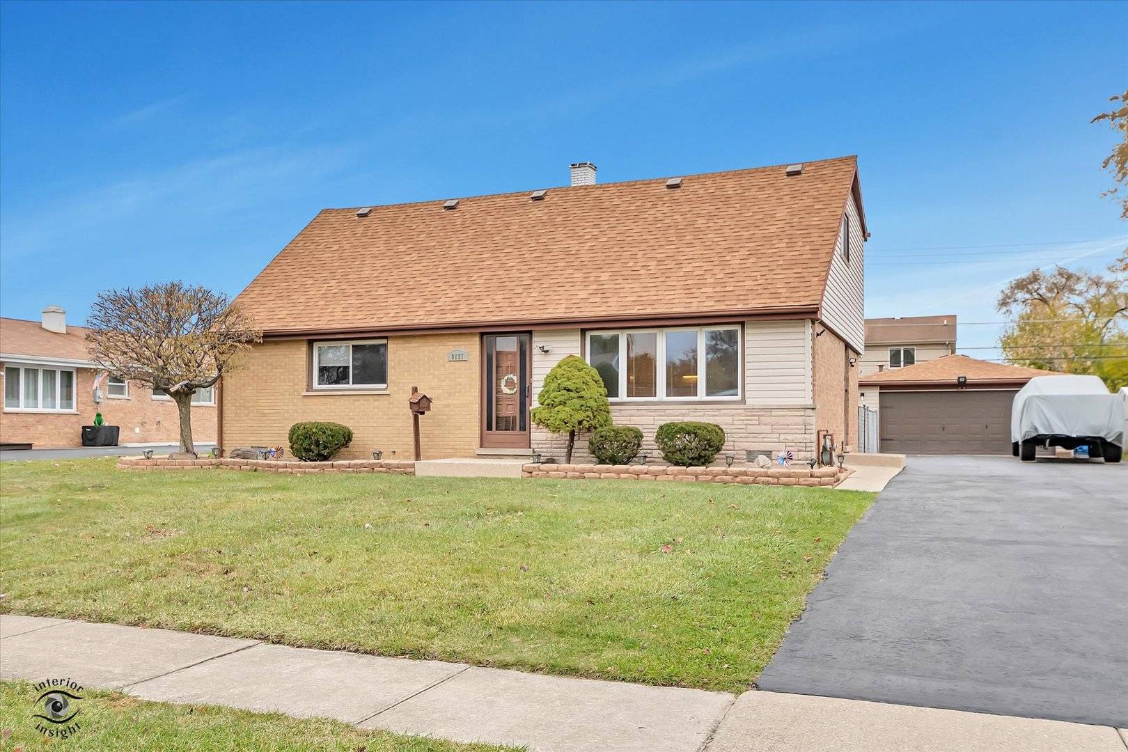 9137 Orchard LN, Bridgeview, IL 60455