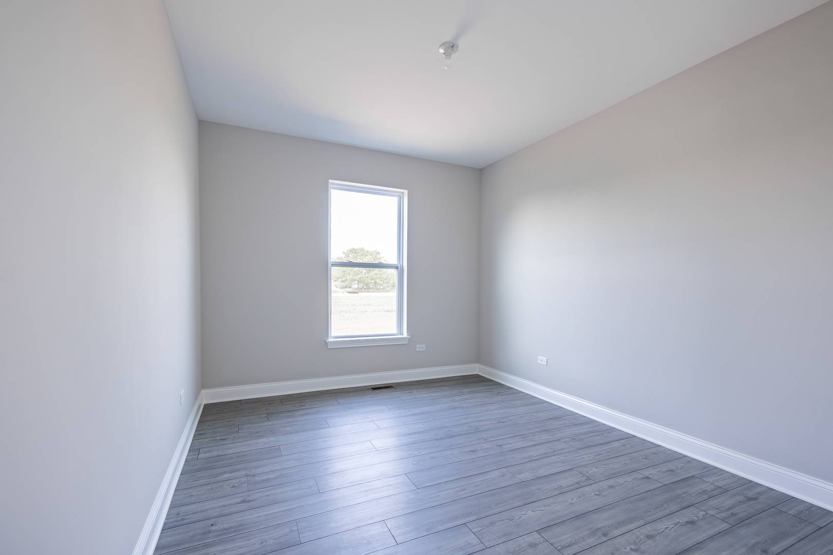 5916 Woody Creek LN, Bettendorf, IA 52722