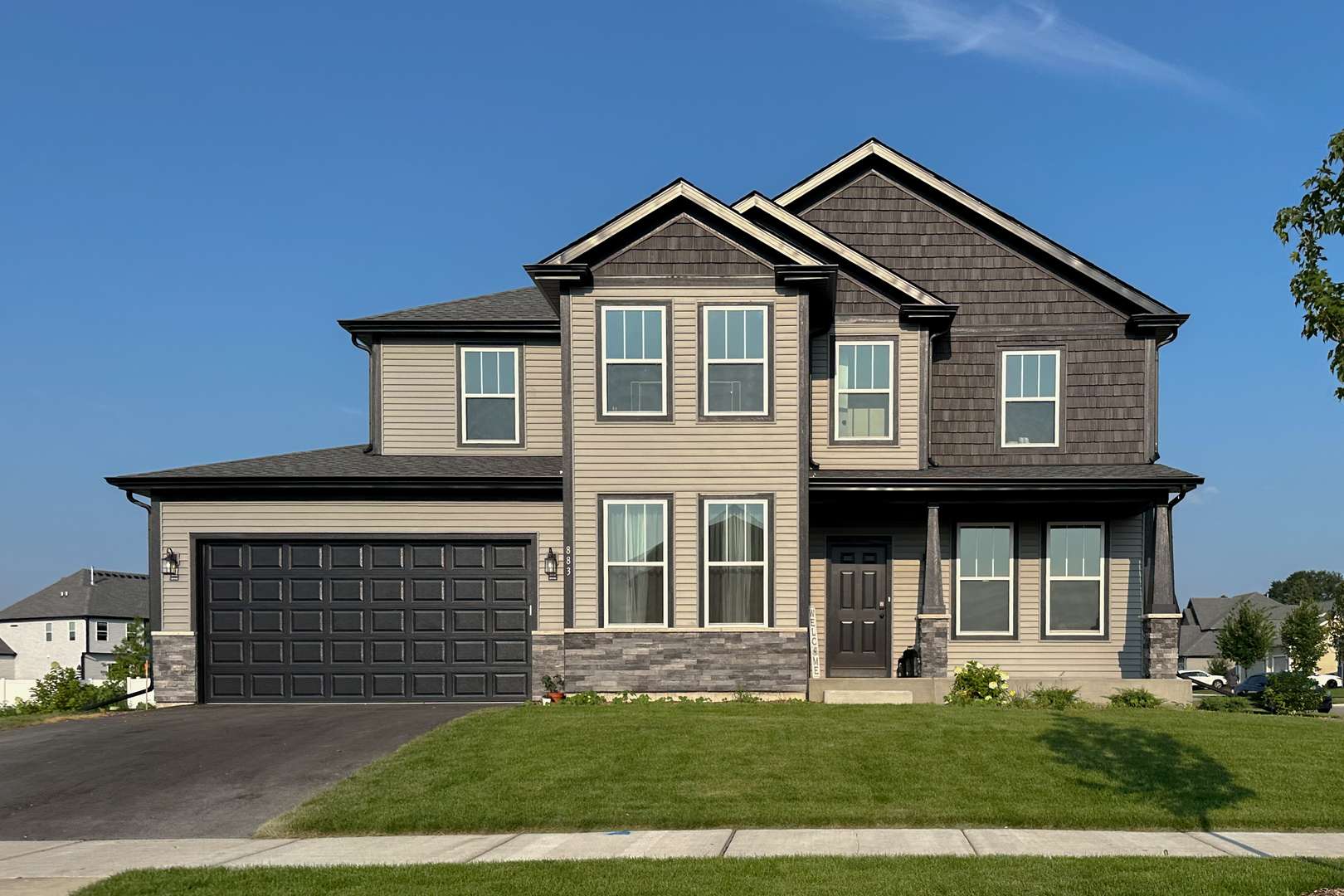 5916 Woody Creek LN, Bettendorf, IA 52722
