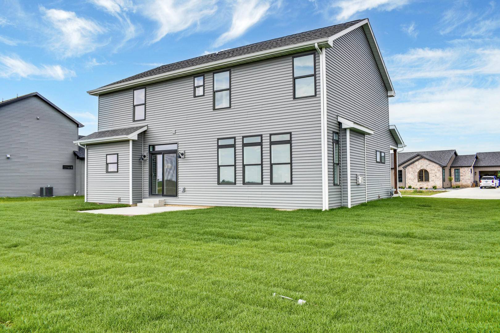 1420 Tinley LN, Mahomet, IL 61853