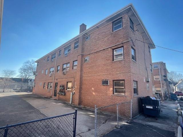 12934 Page CT, Blue Island, IL 60406