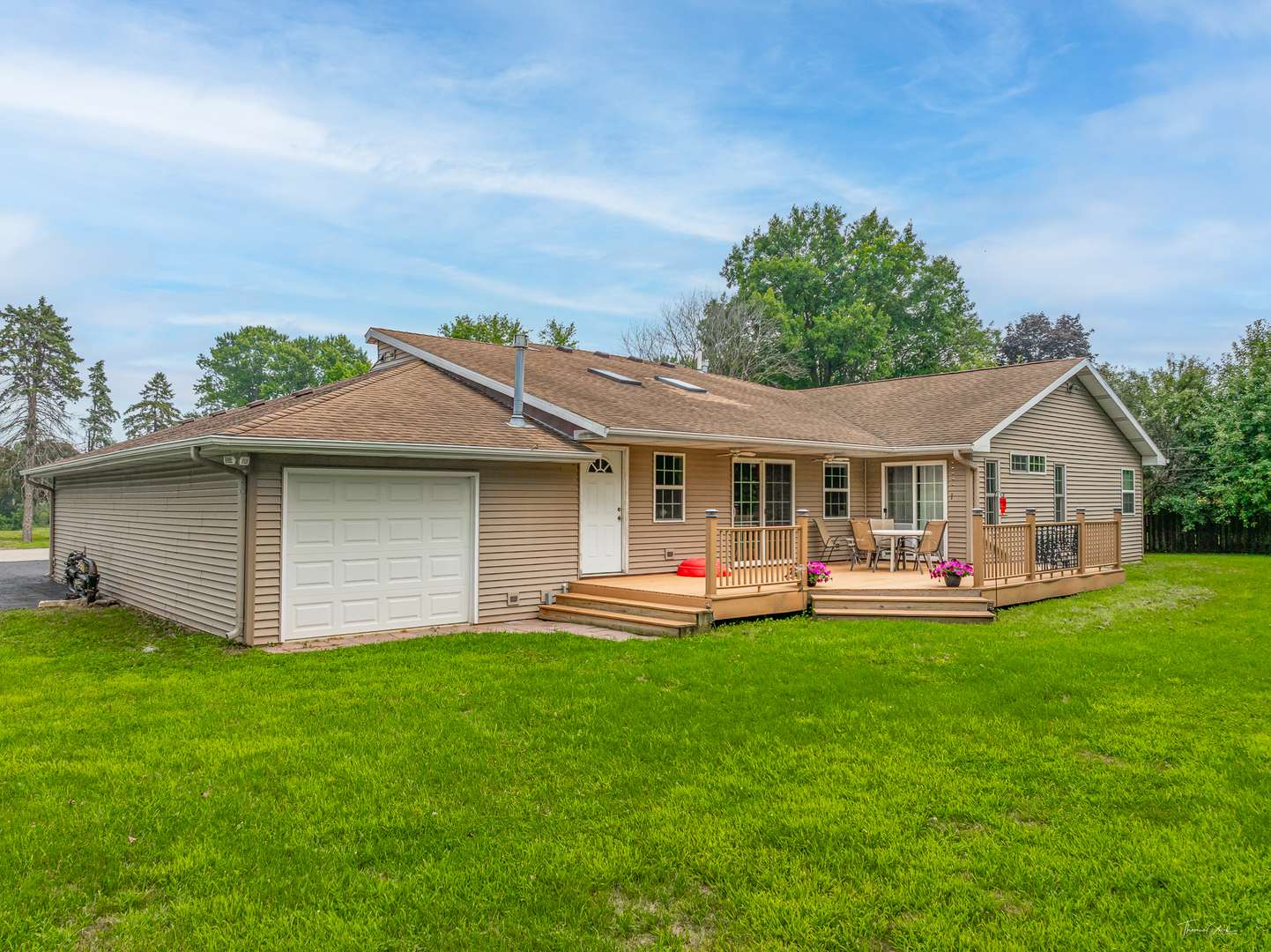2 Division ST, Bristol, IL 60512