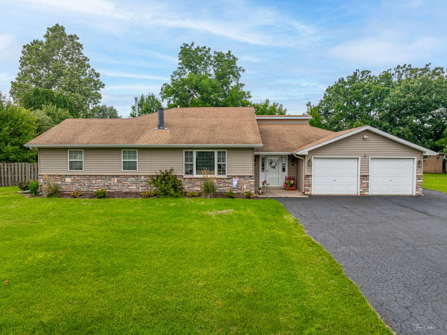 2 Division ST, Bristol, IL 60512