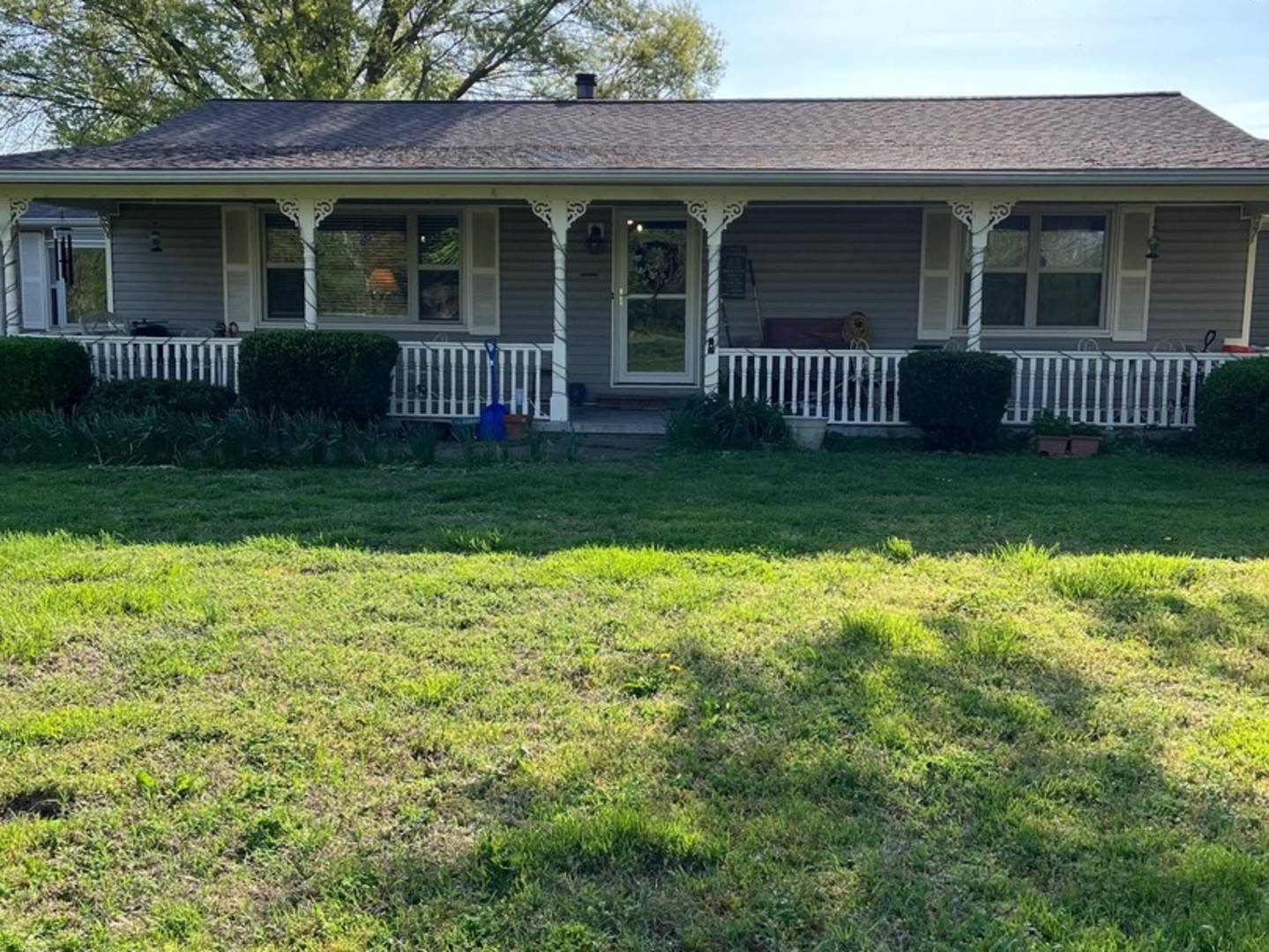 17376 Garrett RD, Johnston City, IL 62951
