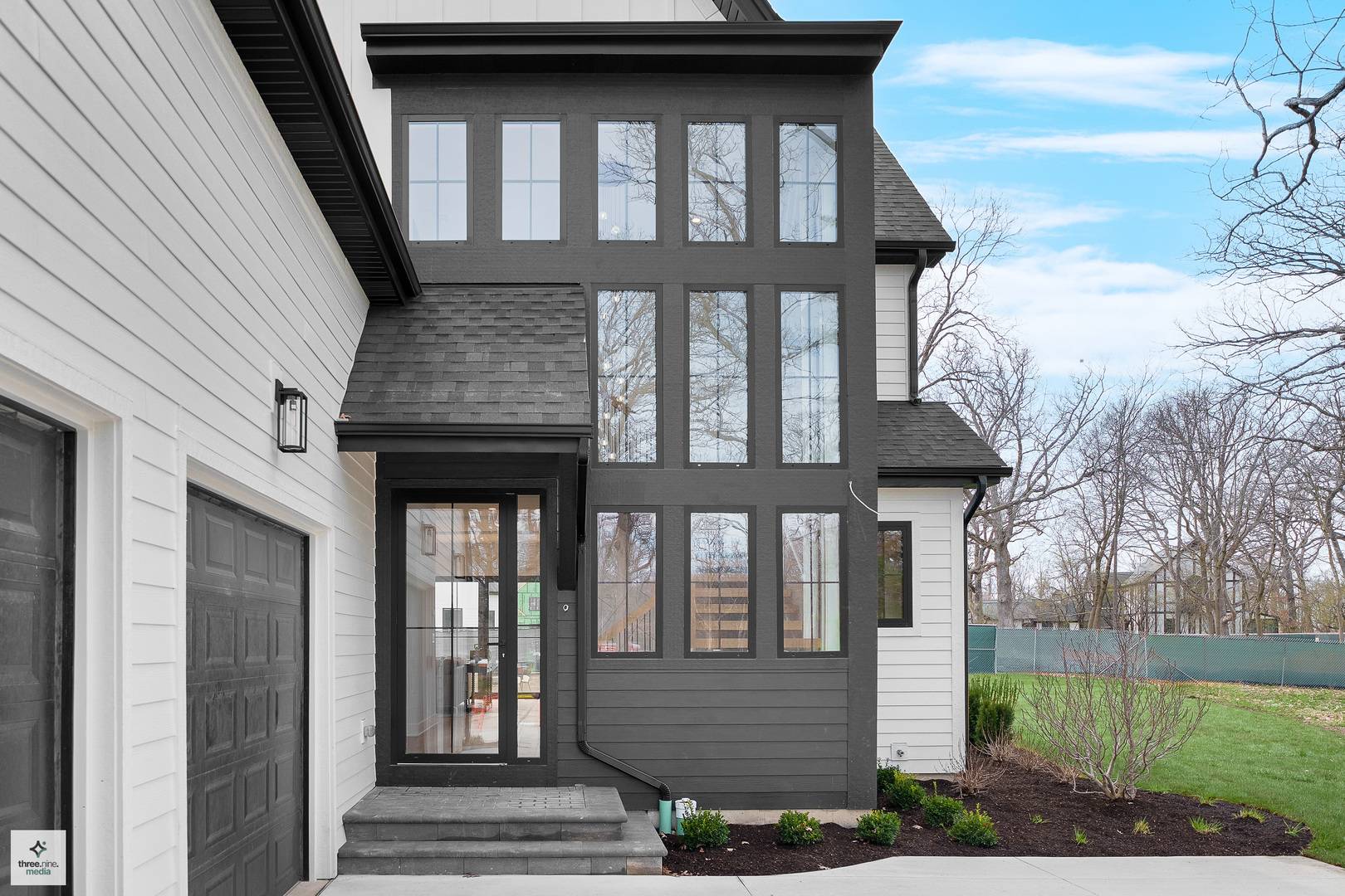 390 Forest Edge DR, Glencoe, IL 60022
