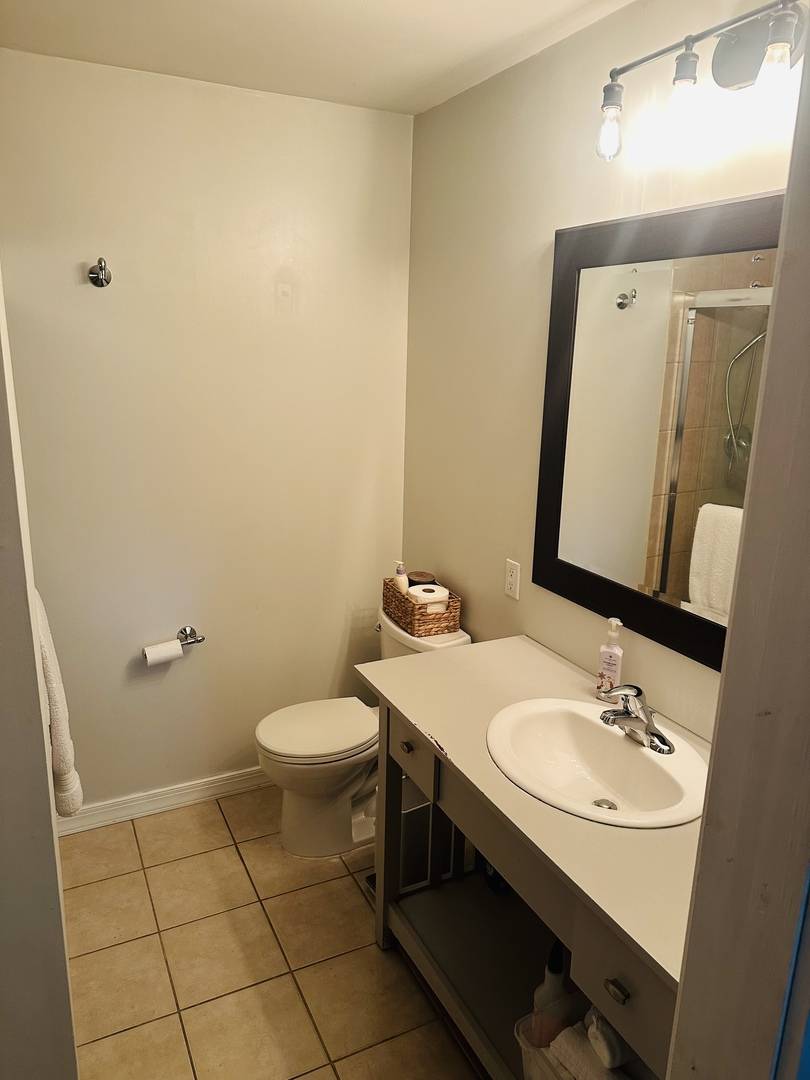 Address not disclosed, Glen Ellyn, IL 60137