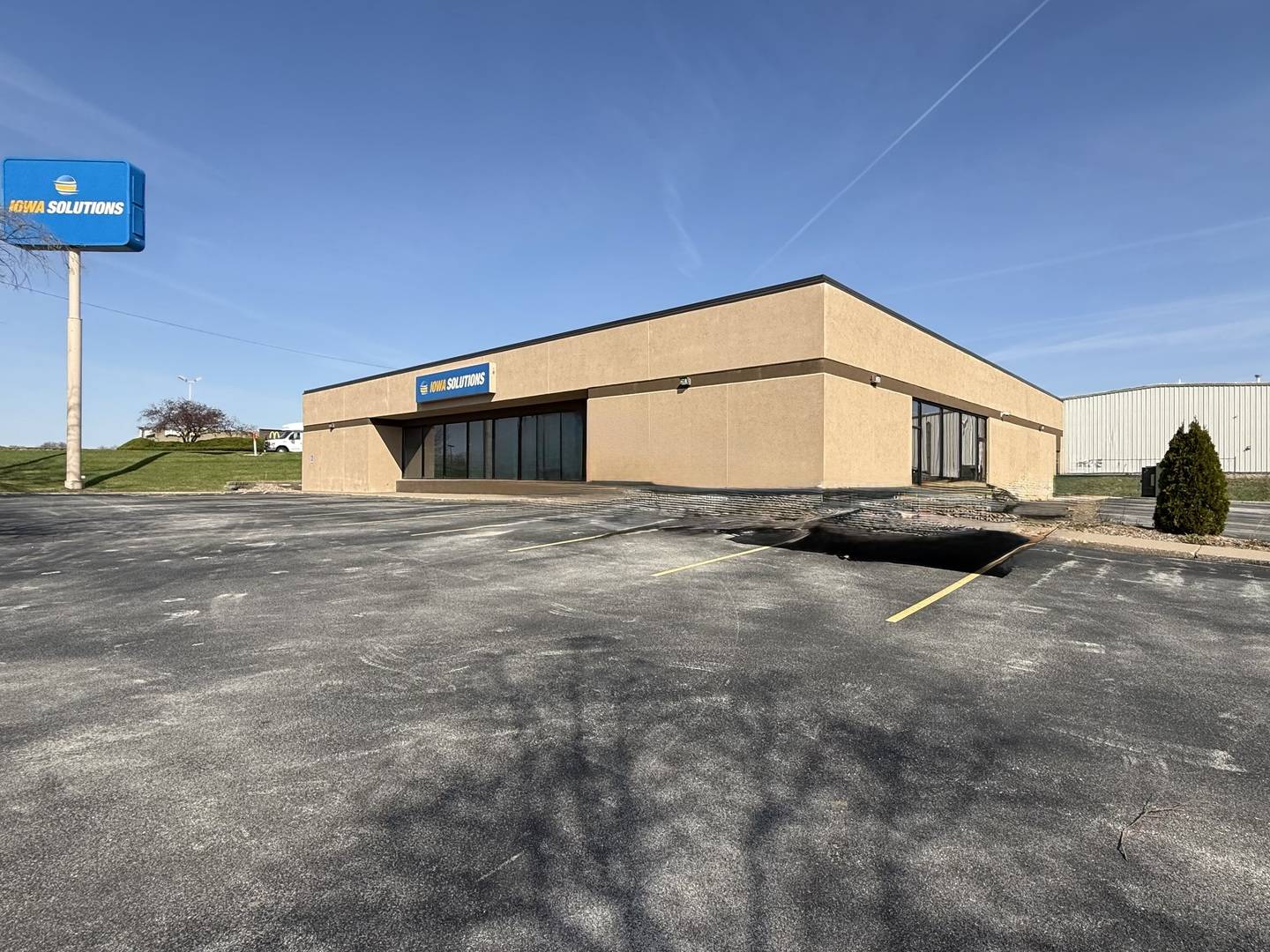 110 E 50th ST, Davenport, IA 52806