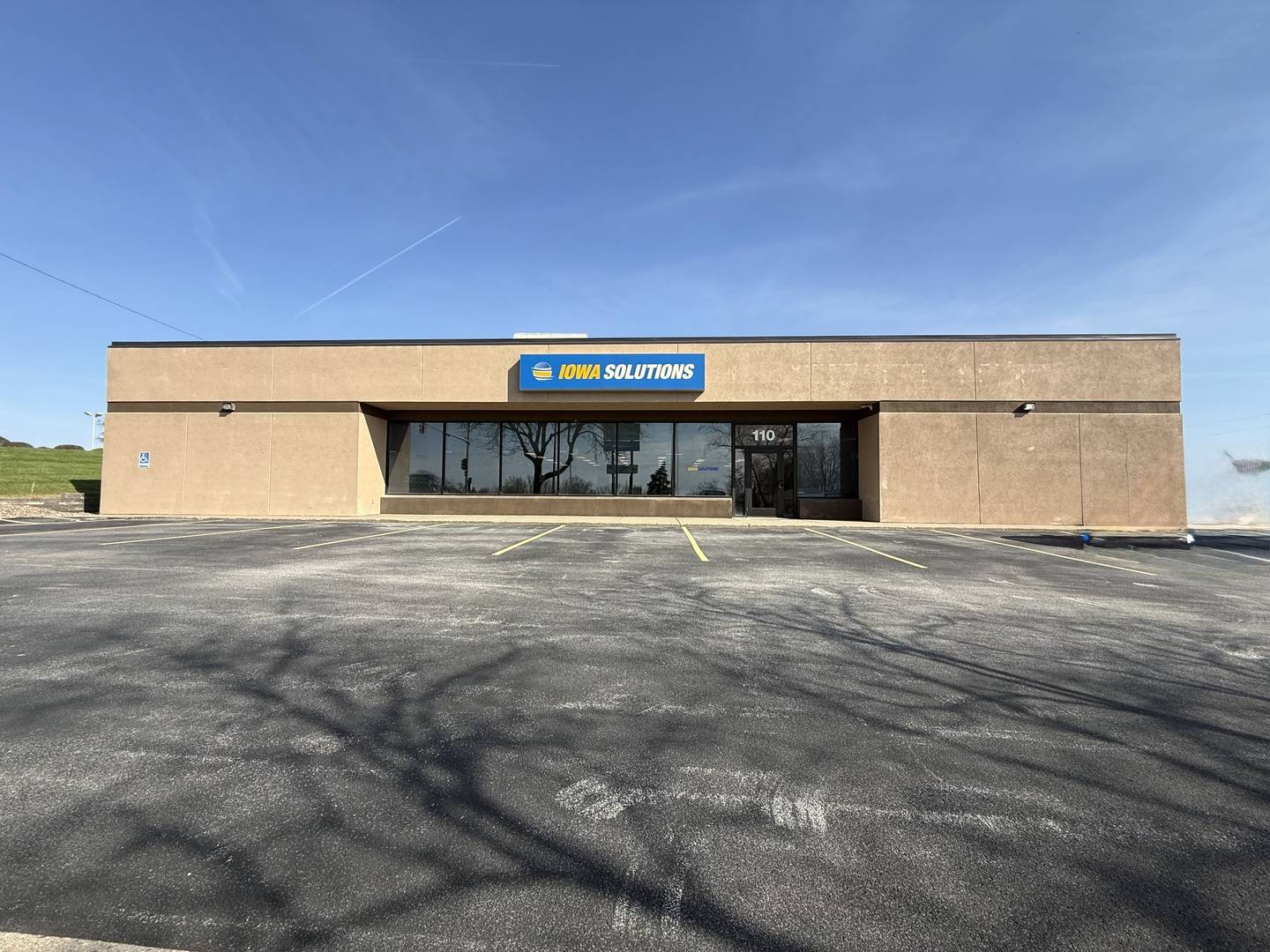 110 E 50th ST, Davenport, IA 52806