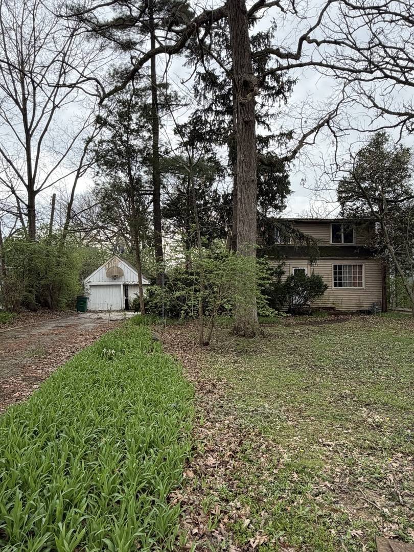11407 Hiawatha LN, Indian Head Park, IL 60525
