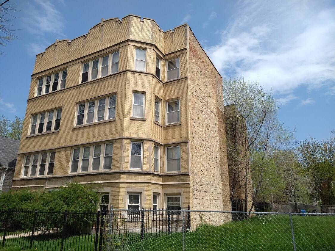 7931 S Manistee AVE, Chicago, IL 60617