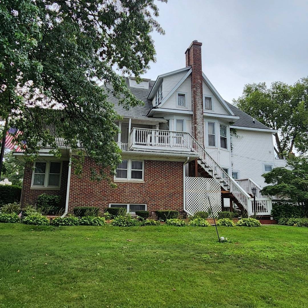 330 E Locust ST, Watseka, IL 60970