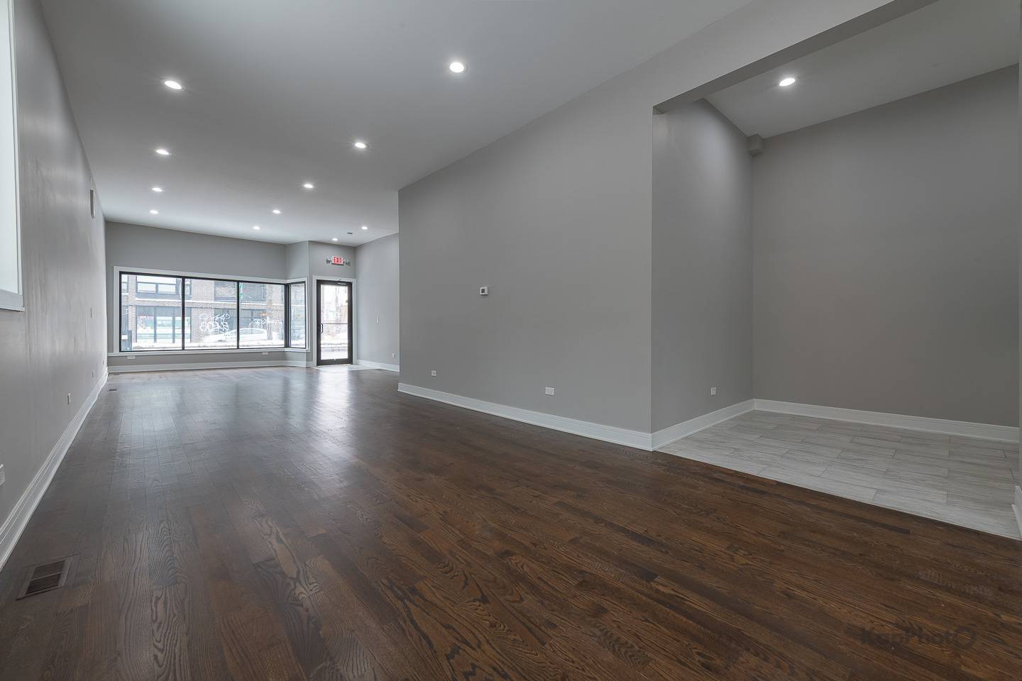 3044 W Irving Park RD, Chicago, IL 60618