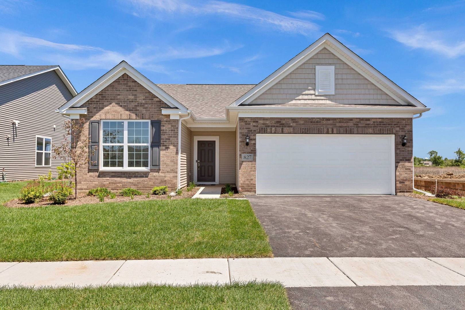 2895 Briargate DR, Lindenhurst, IL 60046