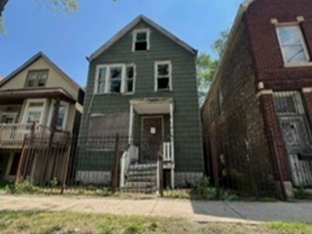 8207 S South Shore DR, Chicago, IL 60617