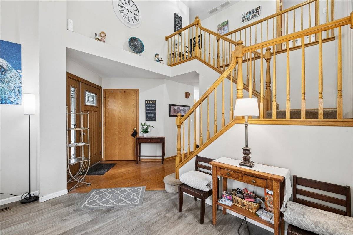 1068 N Camden LN, South Elgin, IL 60177