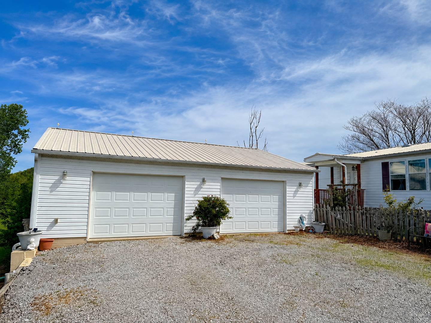 2025 Central Hill RD, Grantsburg, IL 62943