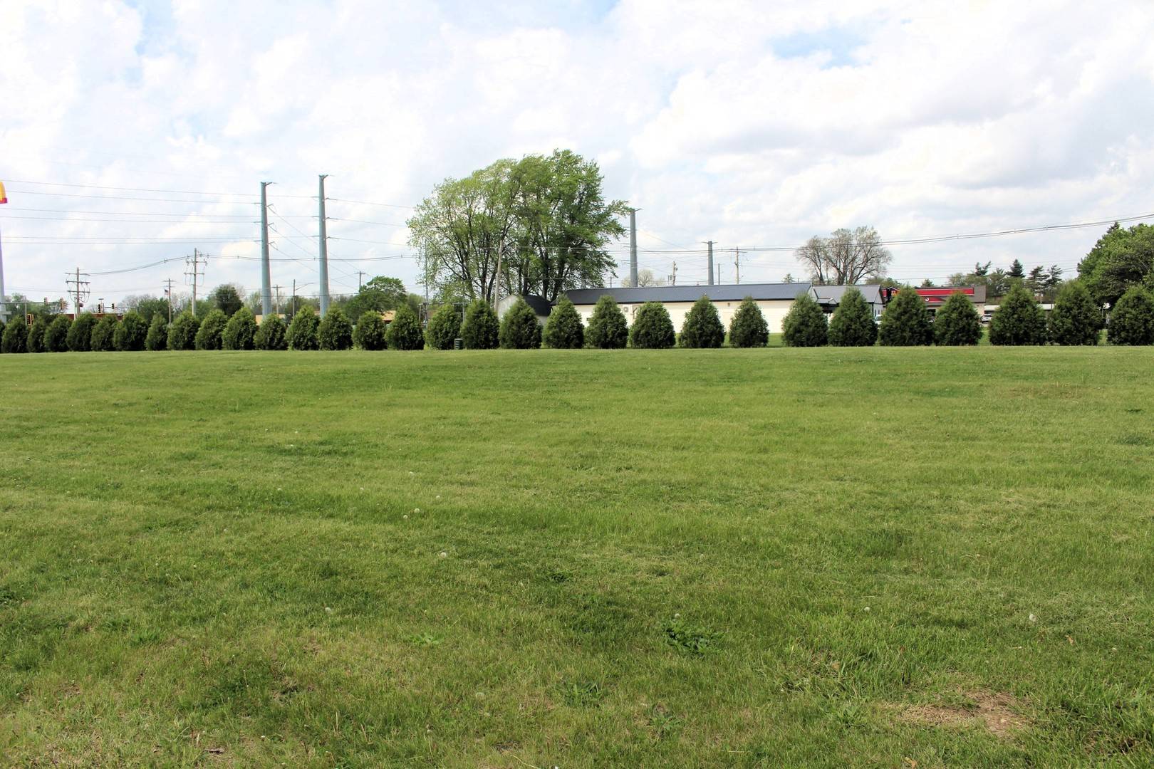 26 Liberty LN, Clinton, IL 61727