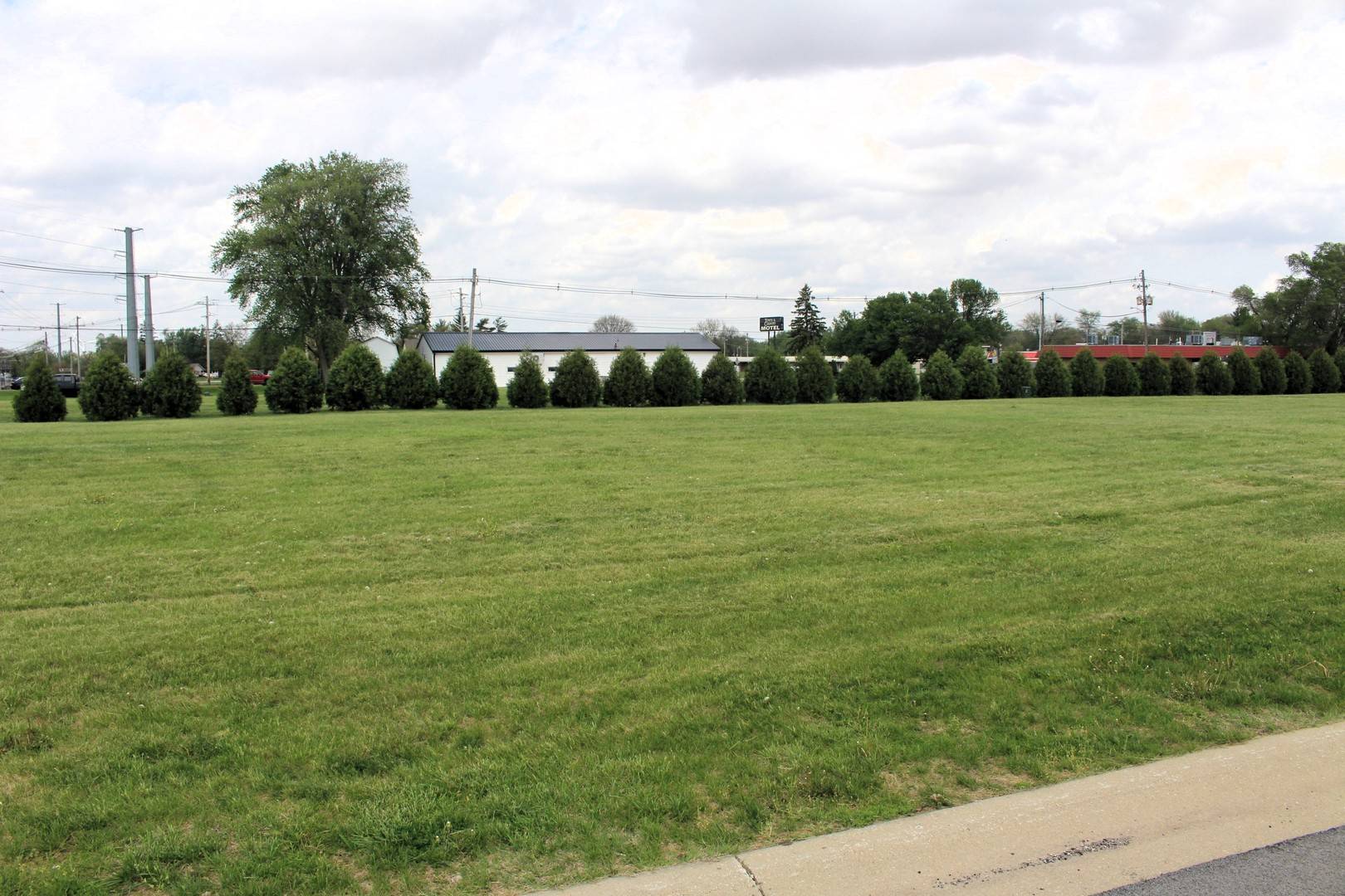 30 Liberty LN, Clinton, IL 61727