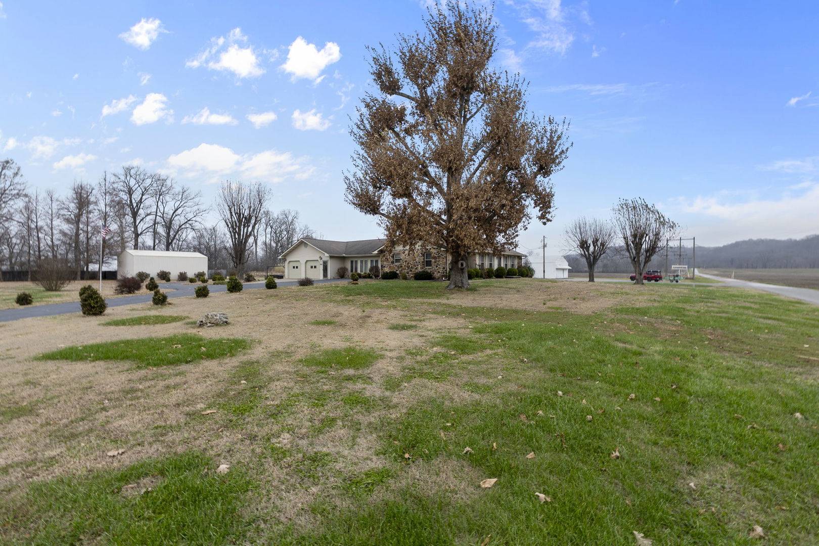 24250 Hanging Rock RD, Mcclure, IL 62957