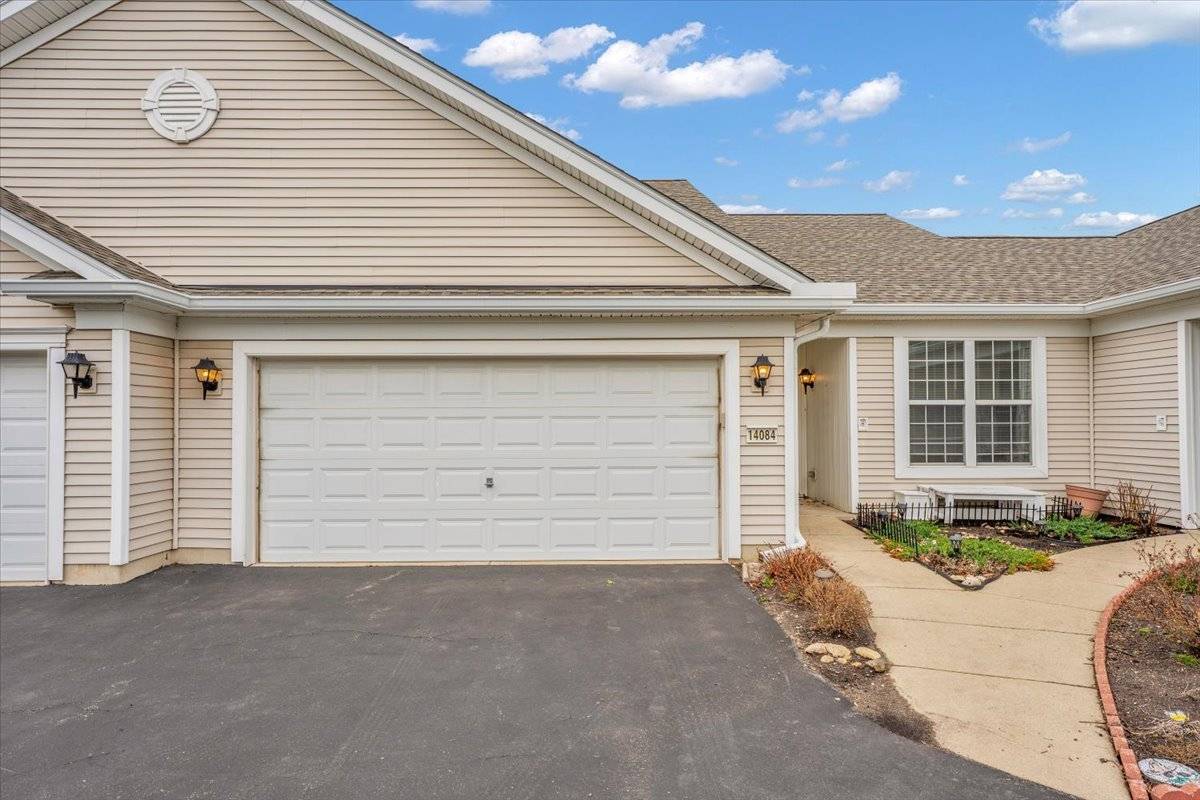 14084 Moraine Hills DR, Huntley, IL 60142
