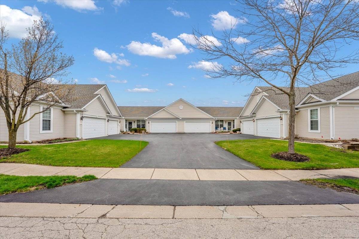 14084 Moraine Hills DR, Huntley, IL 60142