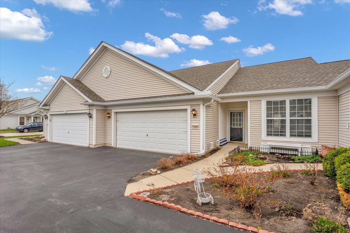 14084 Moraine Hills DR, Huntley, IL 60142
