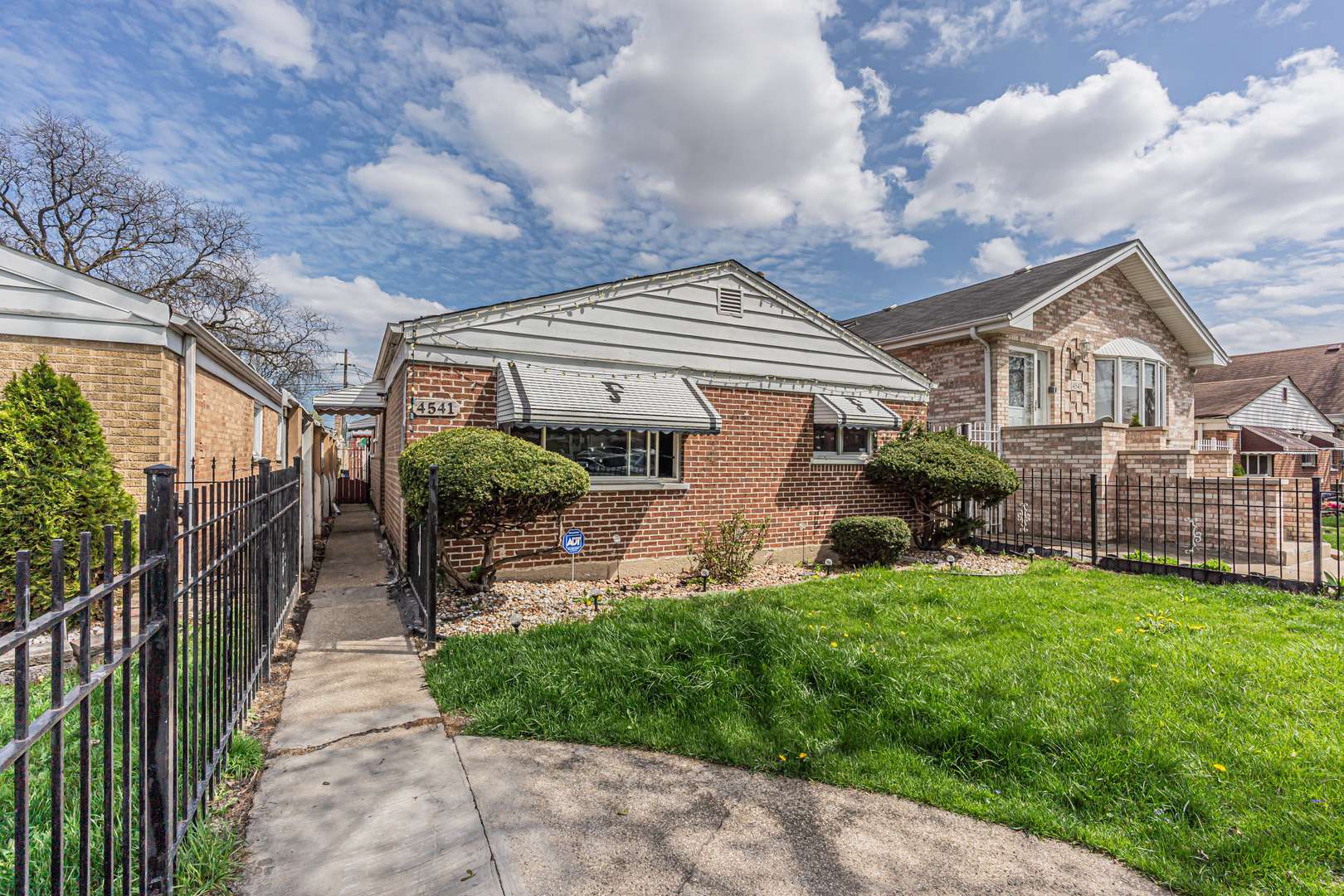 4541 S Laporte AVE, Chicago, IL 60638