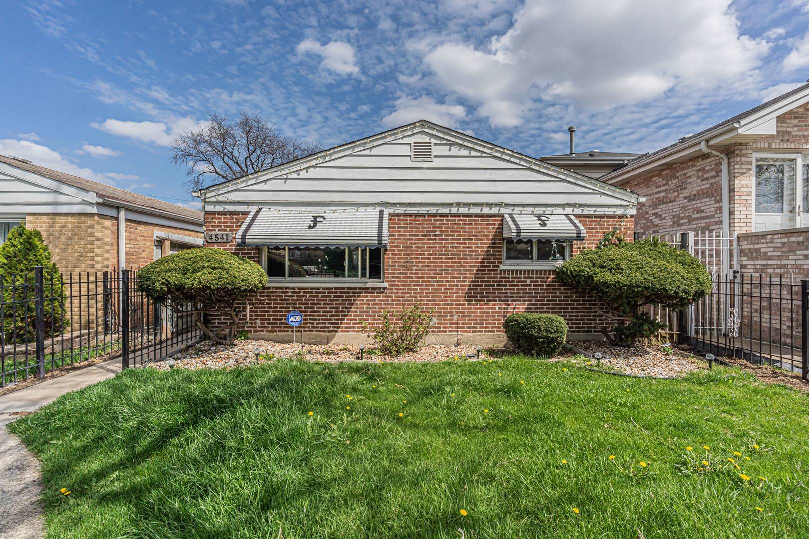 4541 S Laporte AVE, Chicago, IL 60638