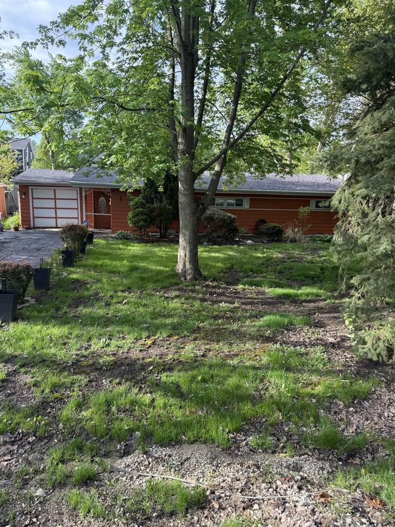 22W537 Cherry LN, Glen Ellyn, IL 60137