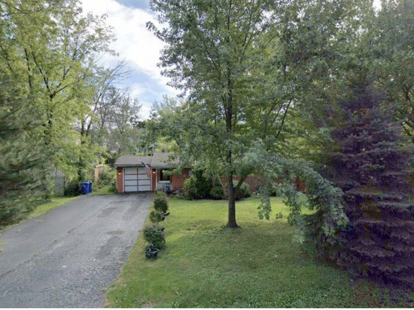 22W537 Cherry LN, Glen Ellyn, IL 60137