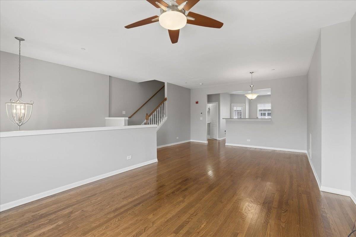 65 Arcadia LN, Lake Zurich, IL 60047