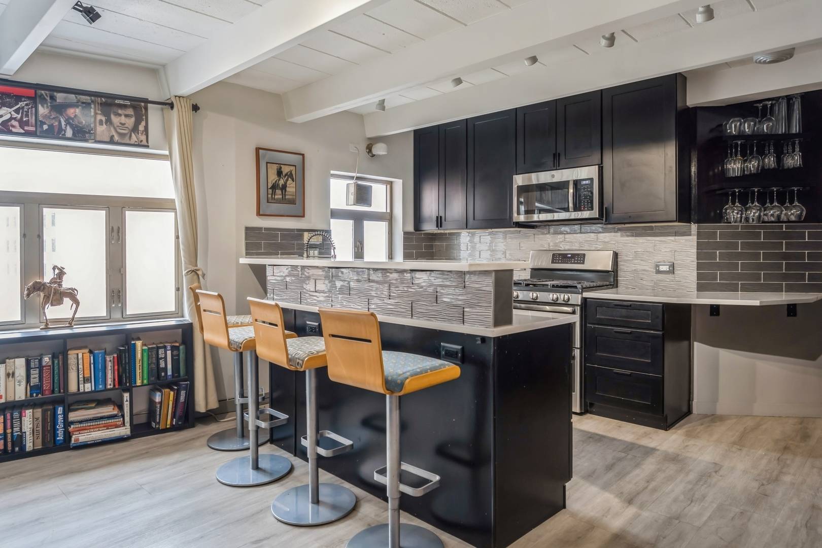 1864 Sherman AVE #5NW, Evanston, IL 60201