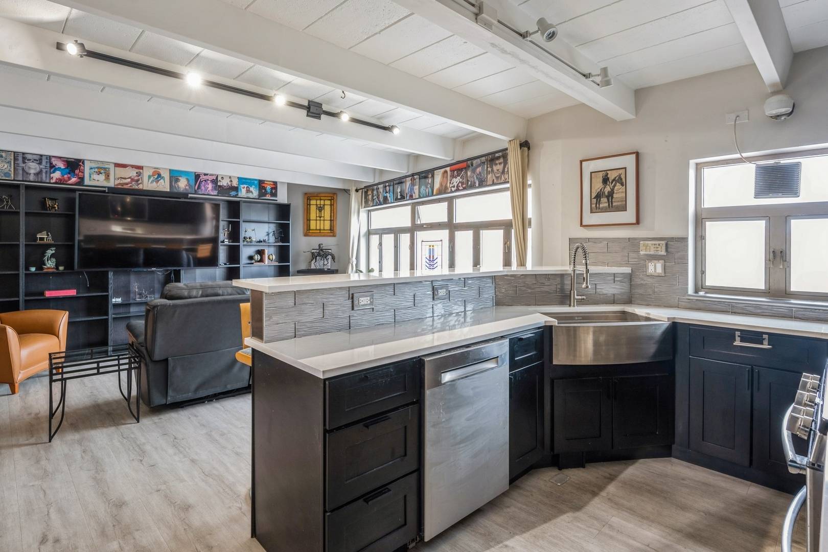 1864 Sherman AVE #5NW, Evanston, IL 60201