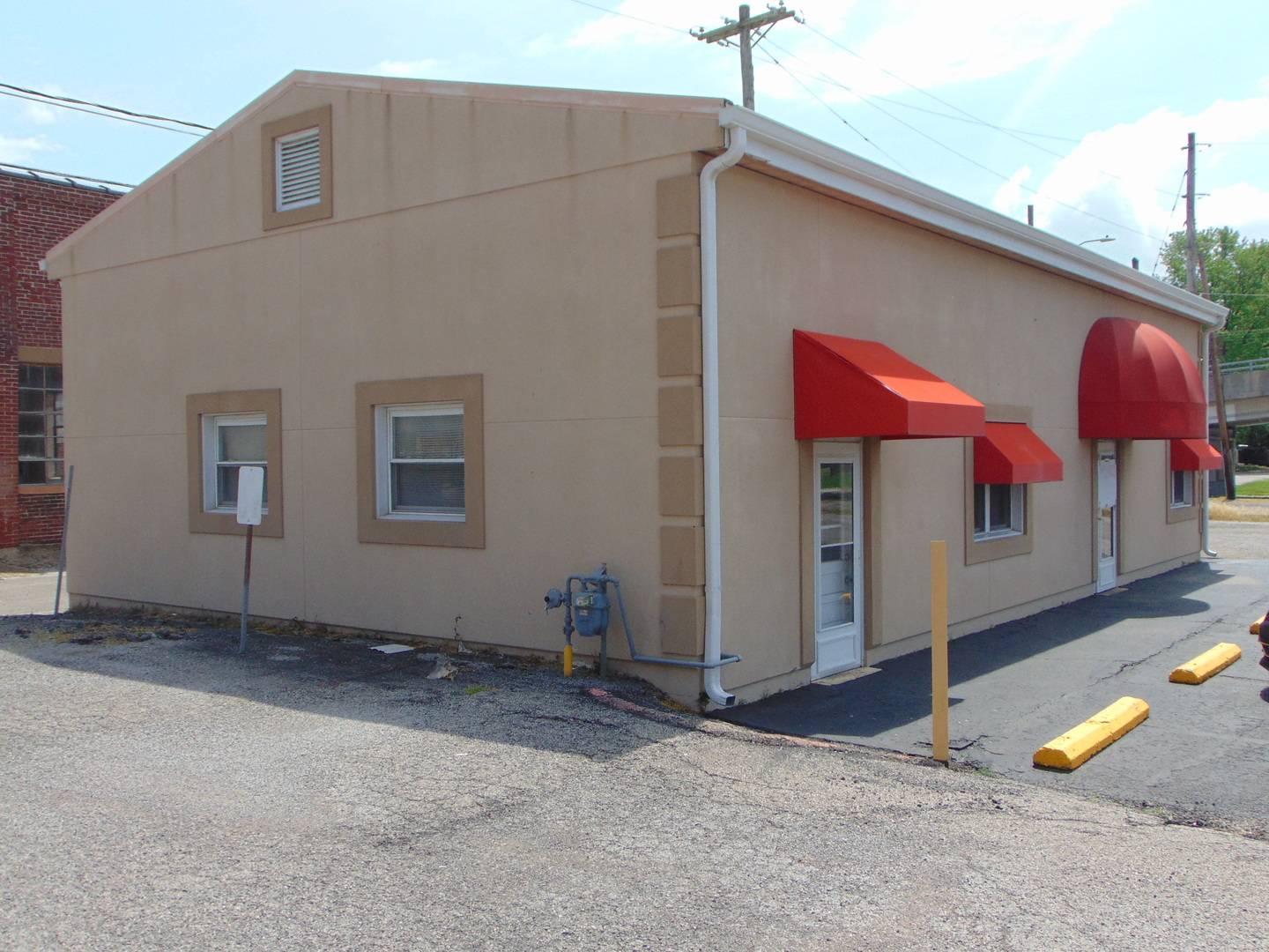 22 S Oak ST, Duquoin, IL 62832