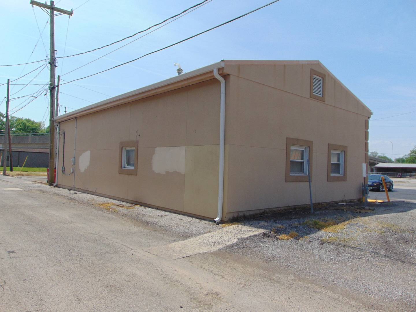 22 S Oak ST, Duquoin, IL 62832