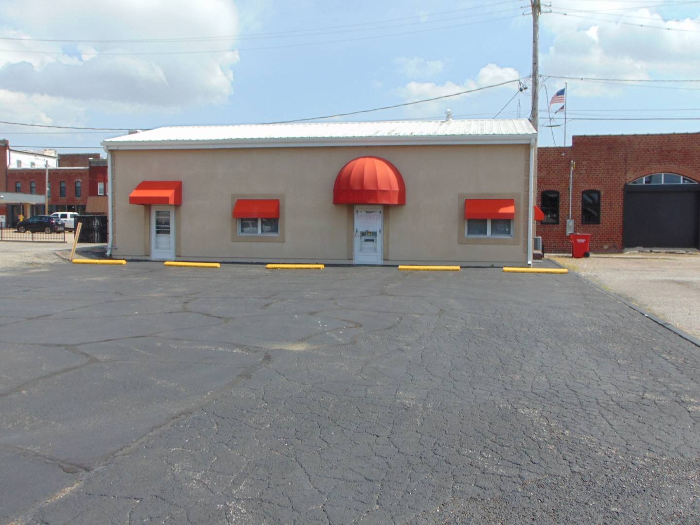 22 S Oak ST, Duquoin, IL 62832