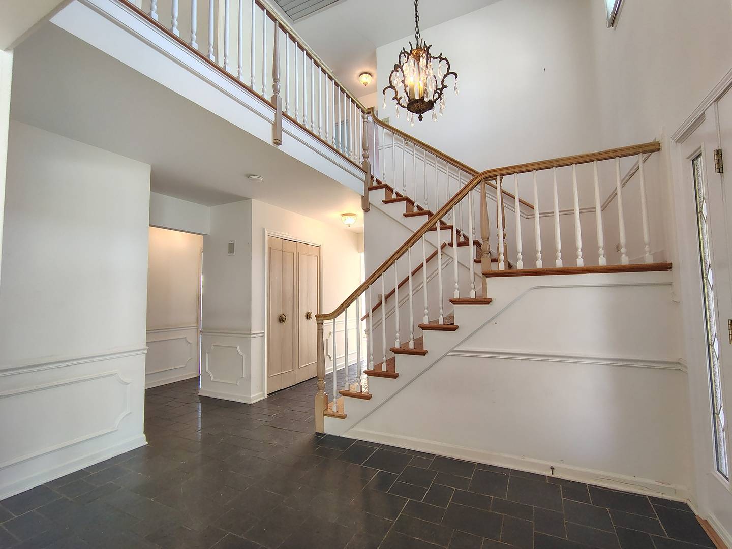 1027 Meadowlark LN, Glenview, IL 60025