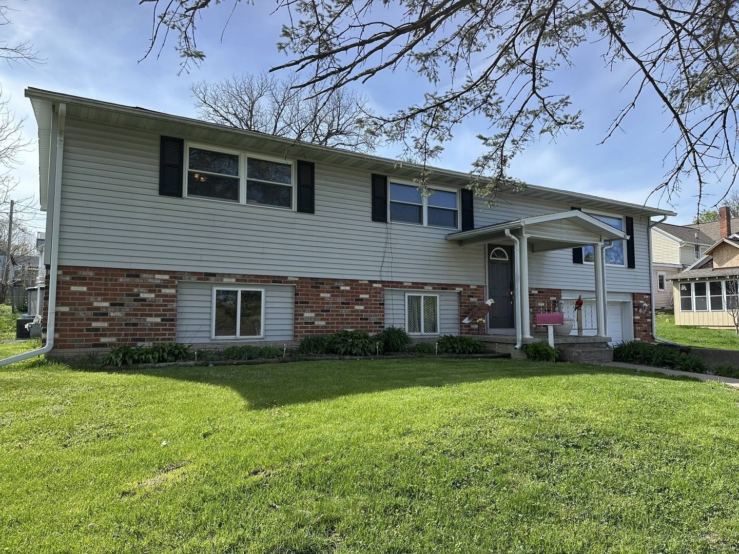 208 N College ST, Mt. Carroll, IL 61053