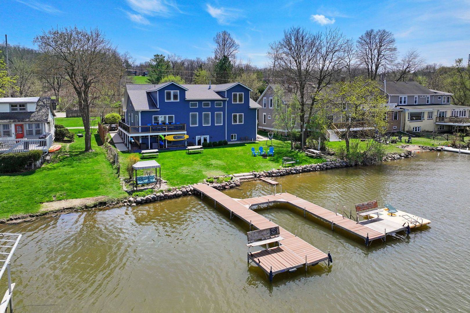 W4226 W End RD, Lake Geneva, WI 53147
