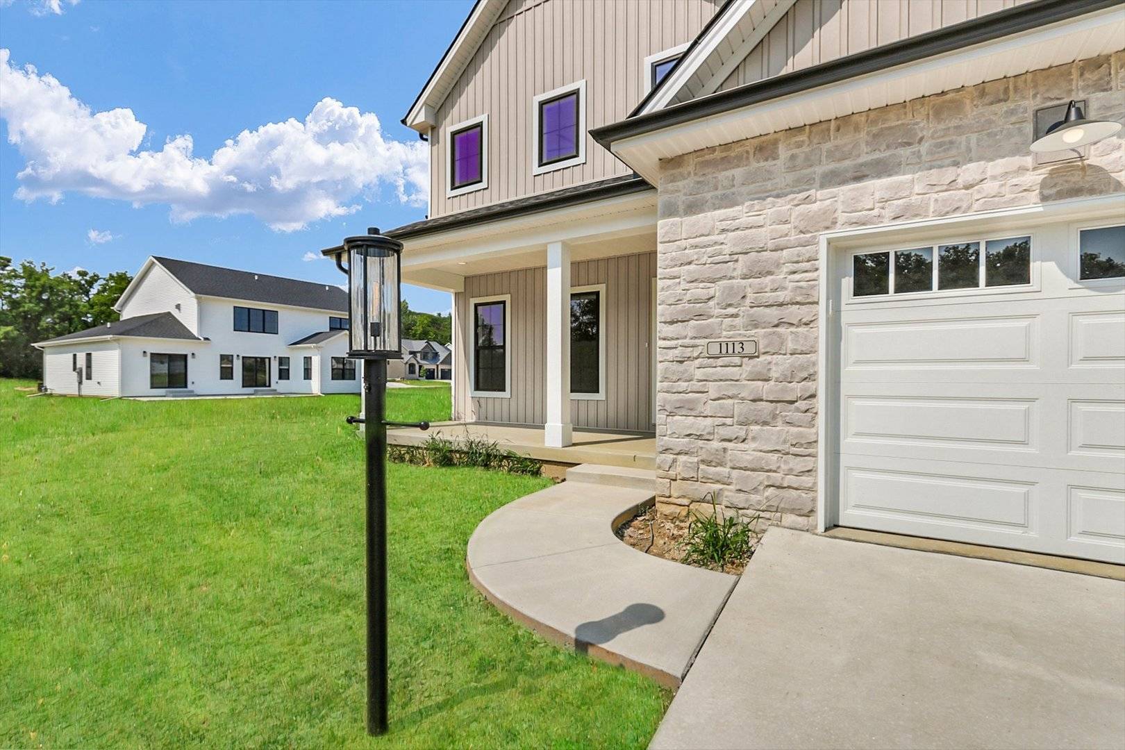 1113 Willowgrove LN, Mahomet, IL 61853
