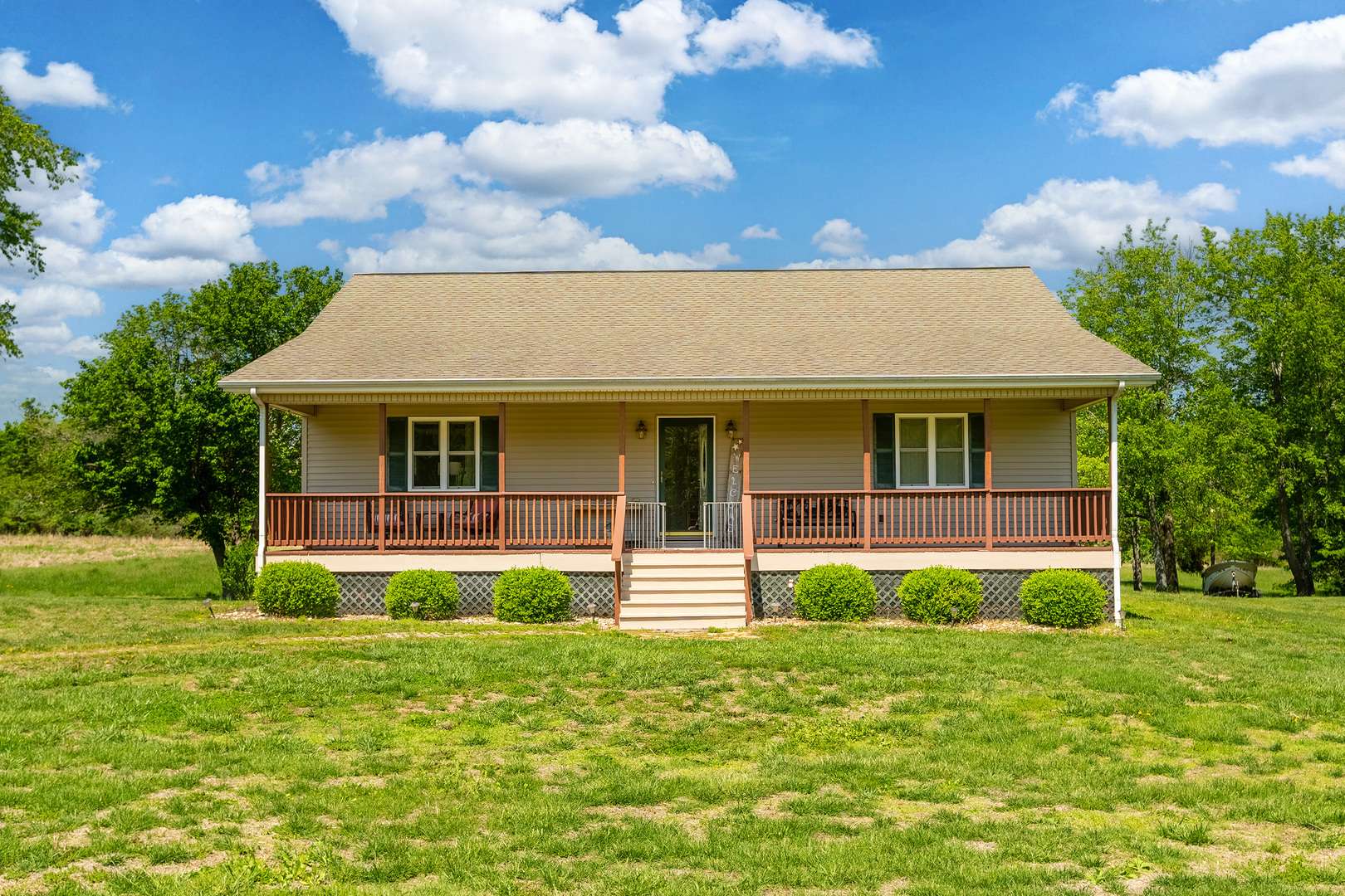 1580 Reevesville RD, Grantsburg, IL 62943