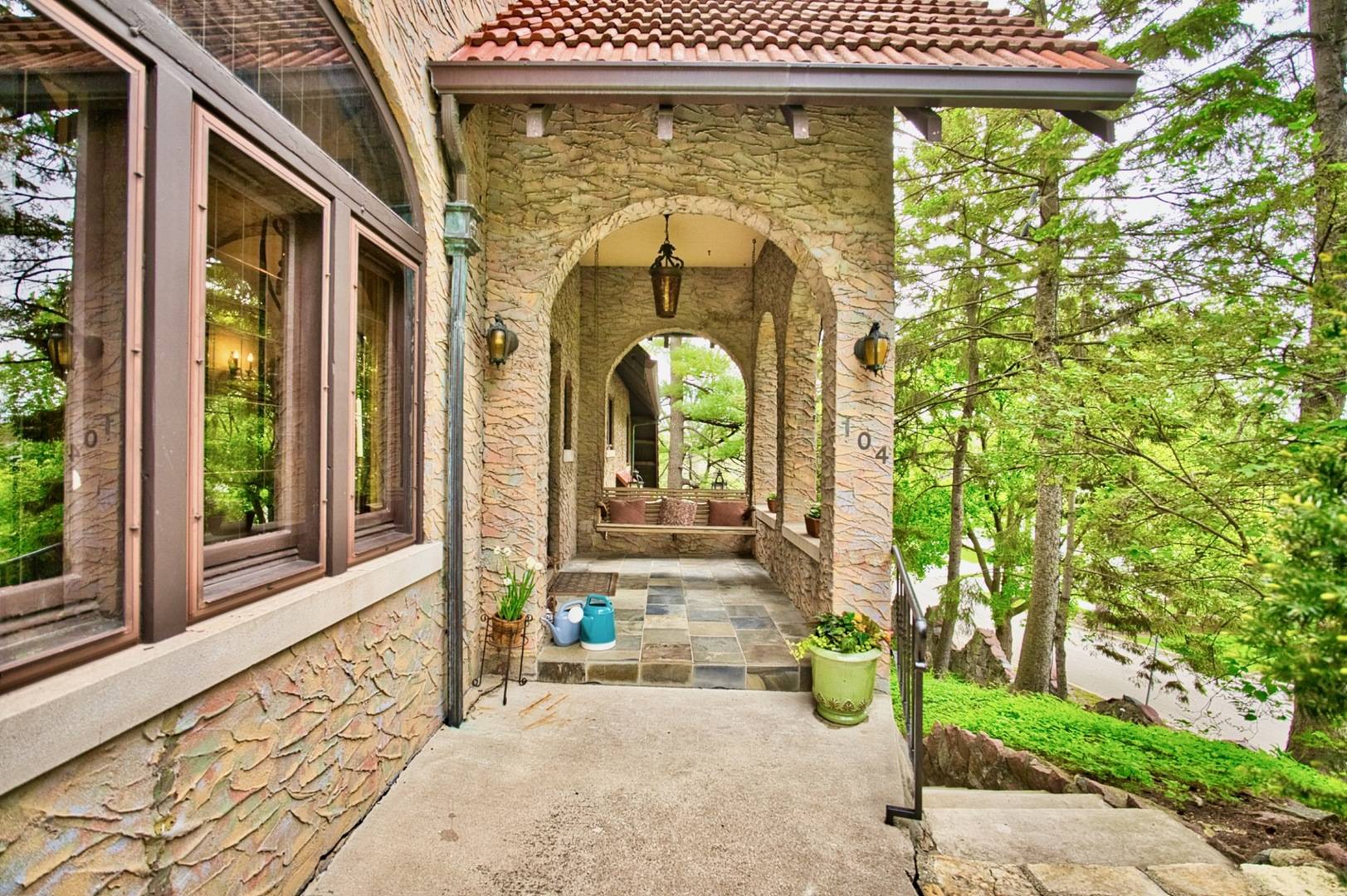 104 N Julian ST, Naperville, IL 60540