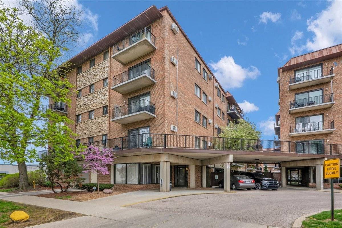 2333 N Neva AVE #306C, Chicago, IL 60707