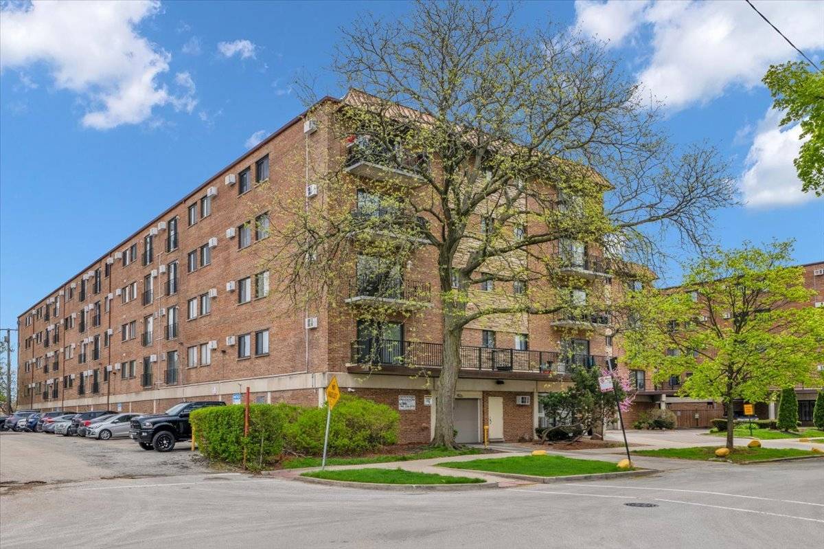 2333 N Neva AVE #306C, Chicago, IL 60707