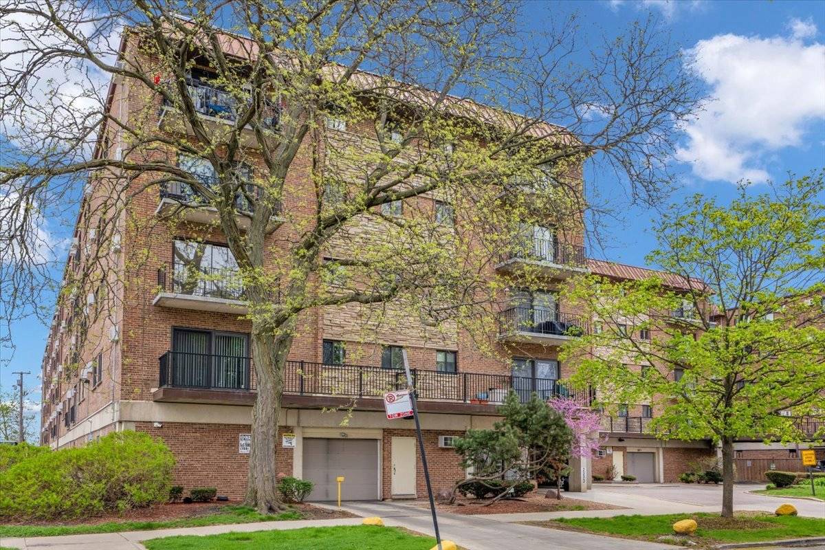 2333 N Neva AVE #306C, Chicago, IL 60707