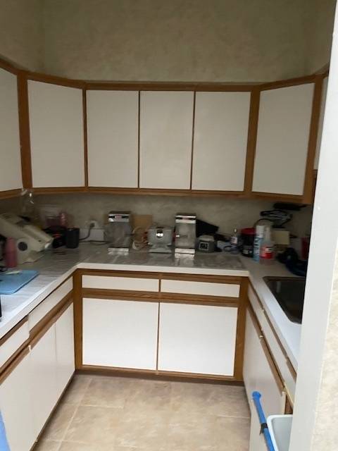 634 W Algonquin RD, Des Plaines, IL 60016